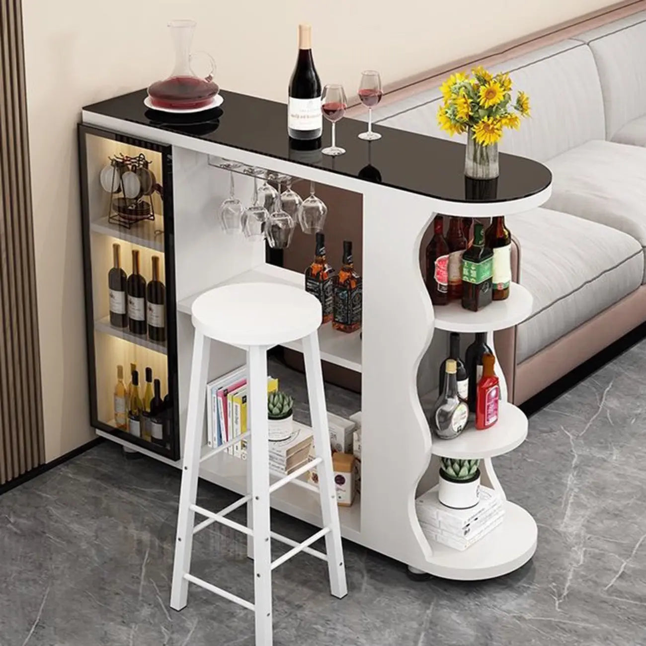 Mesa de bar moderna con tope de piedra de forma libre y almacenamiento para bares en casa