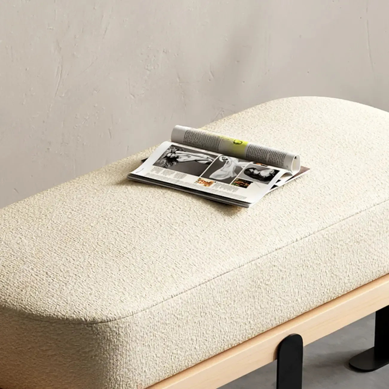 Banco bajo tapizado de madera moderna de color beige