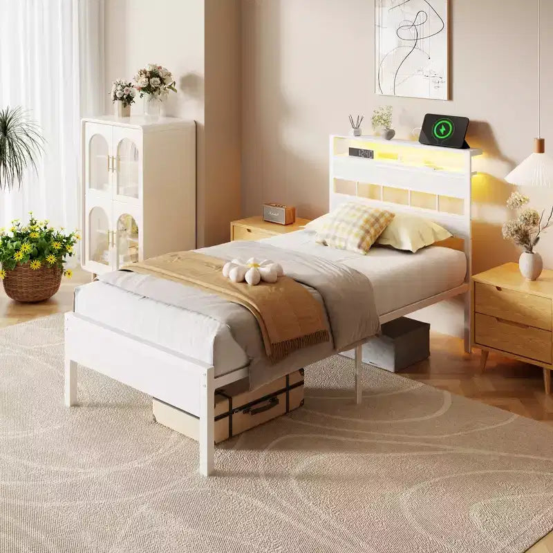 Struttura Letto a Piattaforma Matrimoniale Bianca con Testiera Libreria, Luci LED, Stazione di Ricarica, Supporto in Metallo, Nessun Box Spring Necessario, per Camera Bambini/Dormitorio