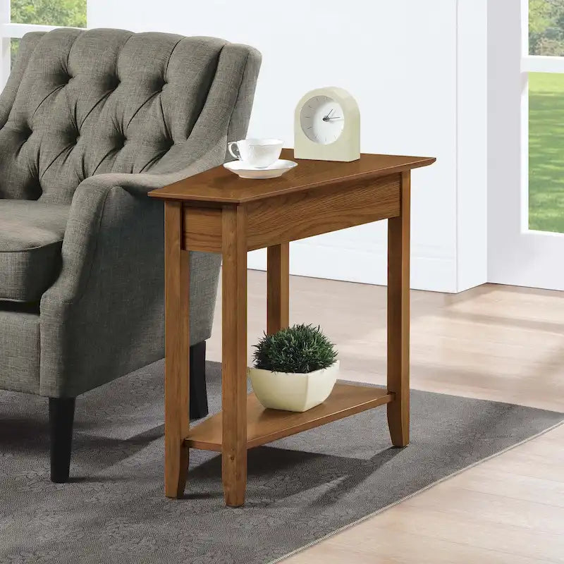 Mesa auxiliar en cuña American Heritage con estante de Convenience Concepts