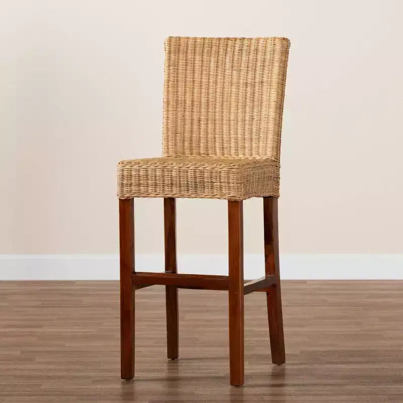 Sgabello da bar Racquel in rattan naturale e legno di mogano - Ergonomico, nessun assemblaggio richiesto