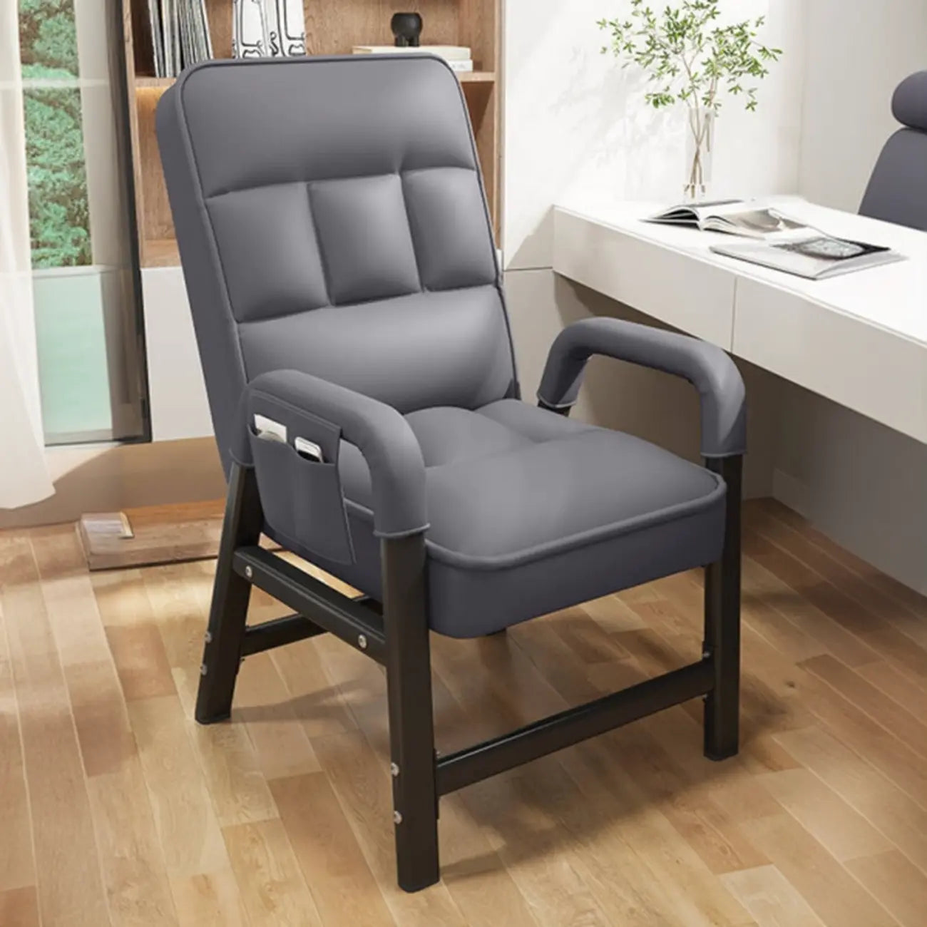 Silla de oficina moderna tapizada en gris con 4 patas