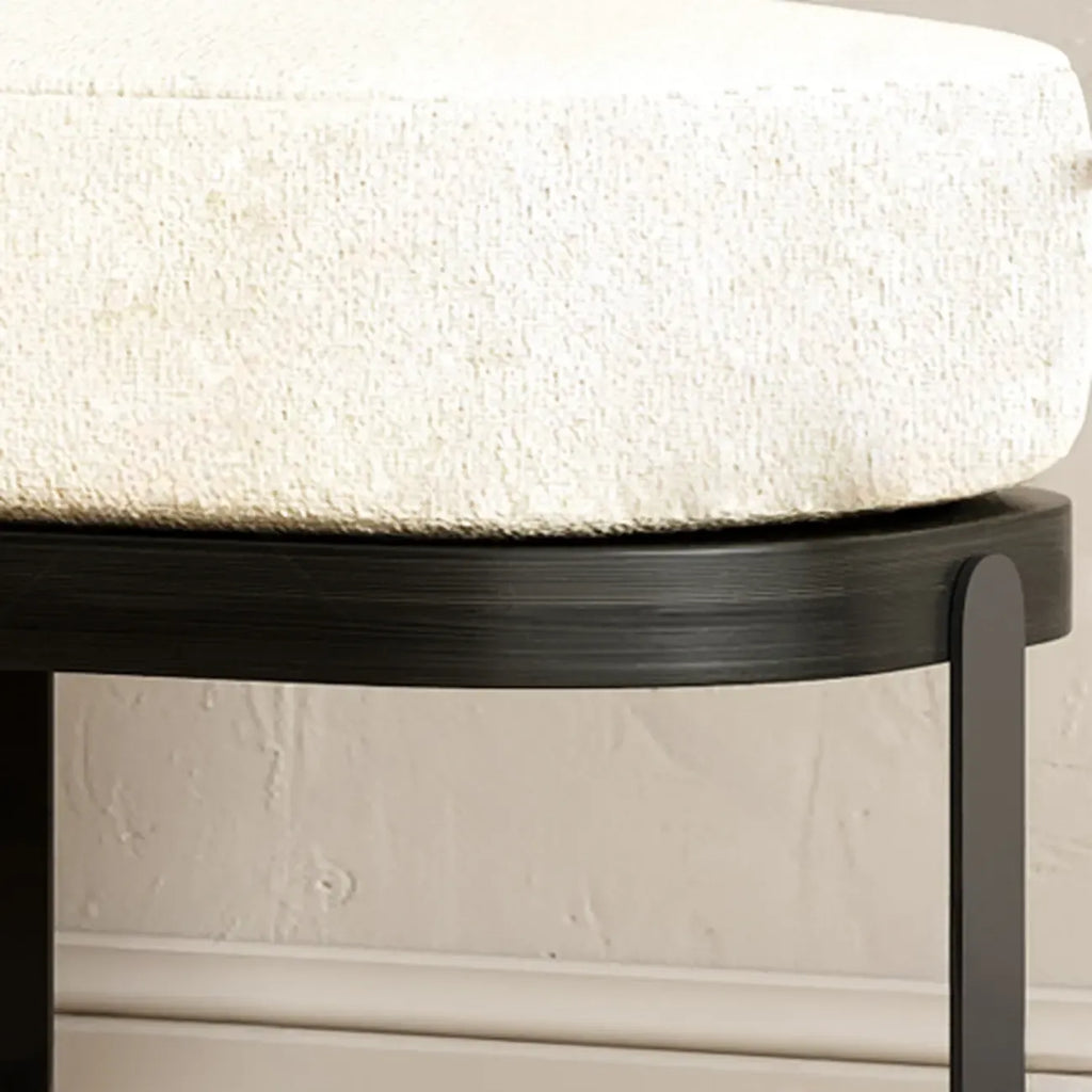 Banco bajo tapizado de madera moderna de color beige