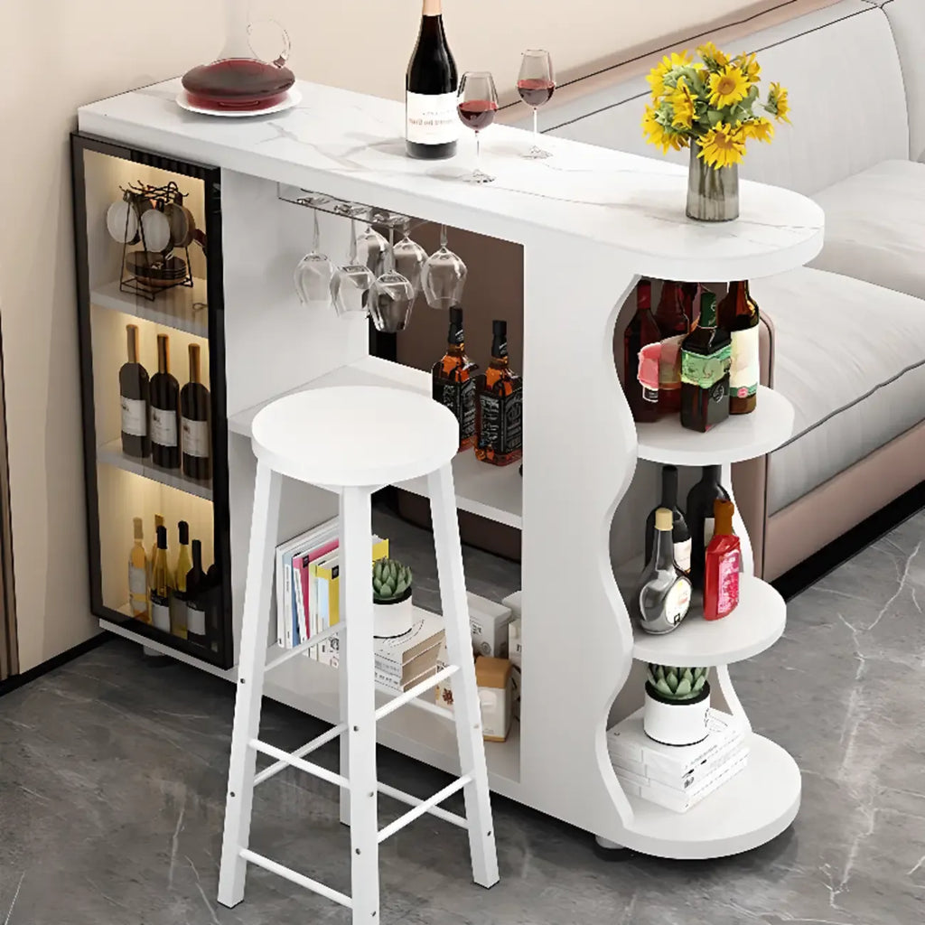 Mesa de bar moderna con tope de piedra de forma libre y almacenamiento para bares en casa
