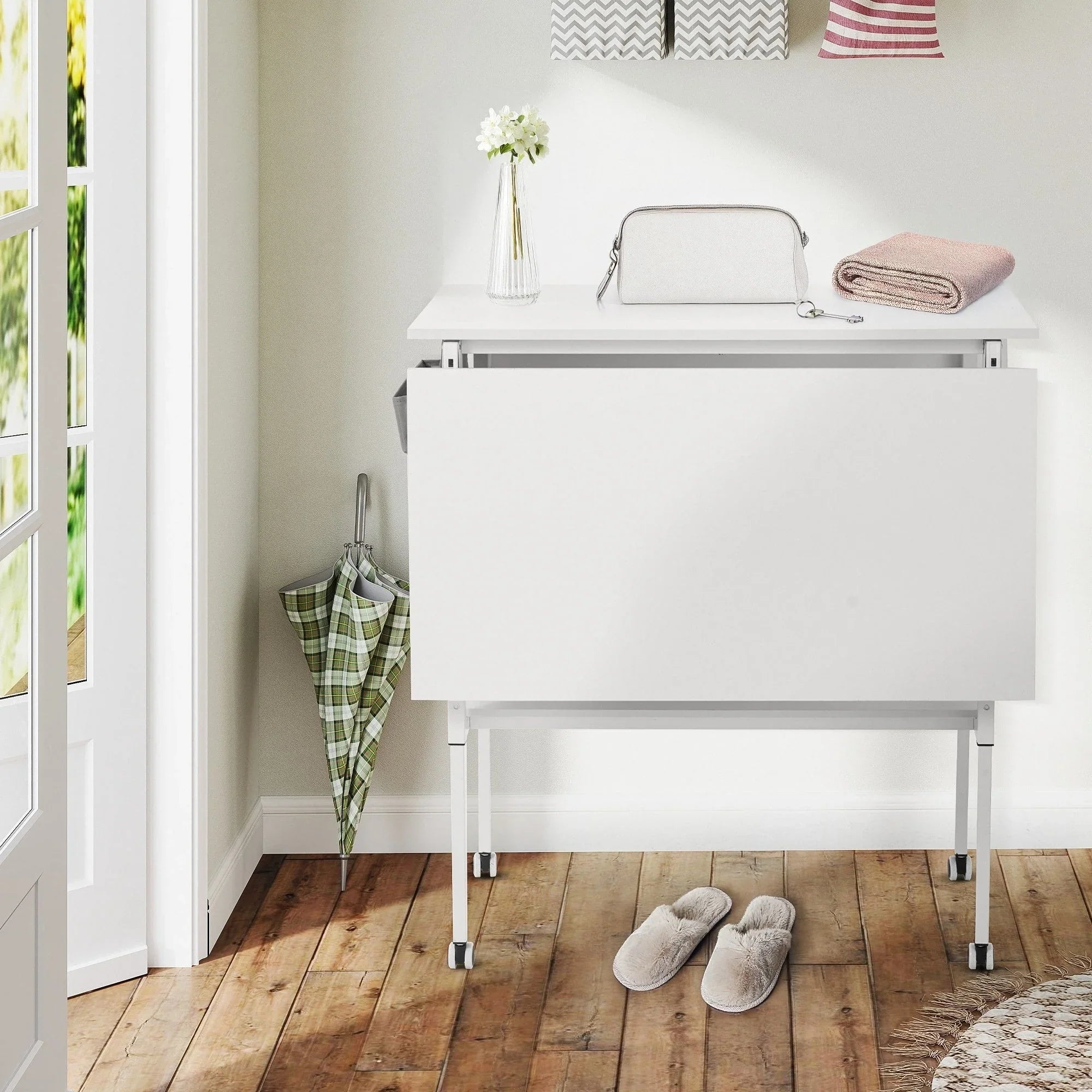 Mesa de manualidades ajustable en altura con estantes de almacenamiento, mesa de corte plegable móvil para oficina en casa, sala de costura, sala de manualidades