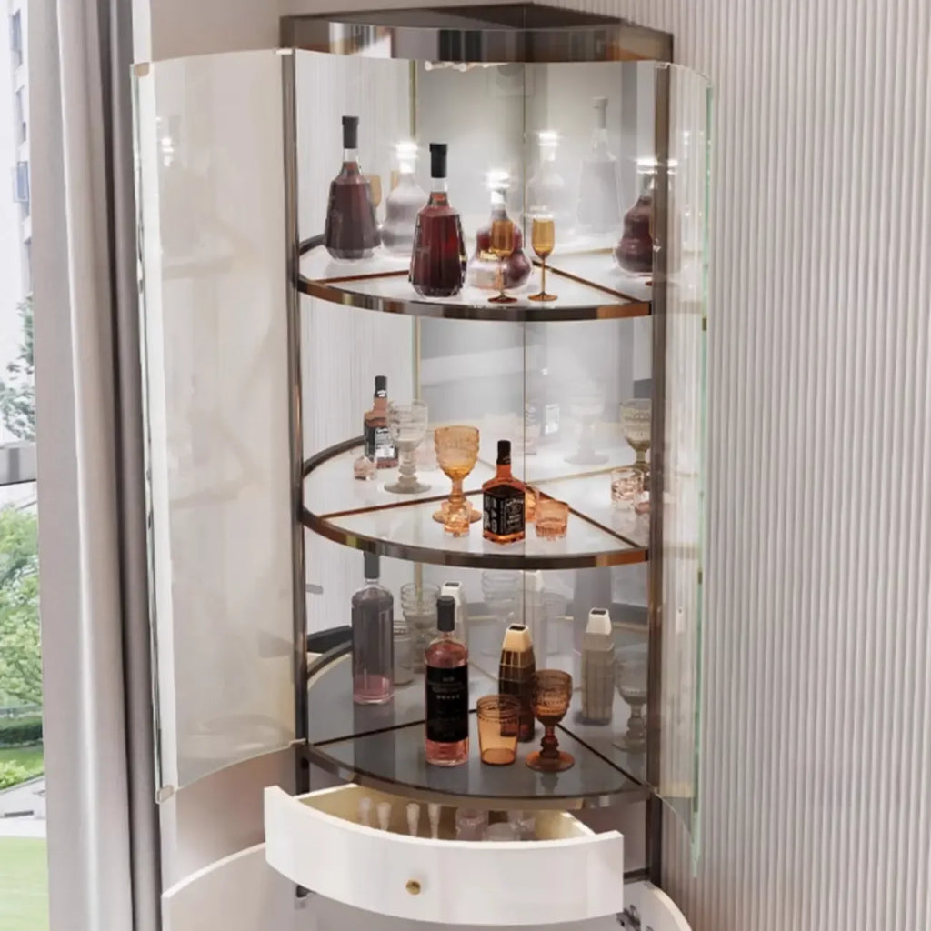 Vitrina esquinera para vinos con estantes de cristal y metal de varios niveles