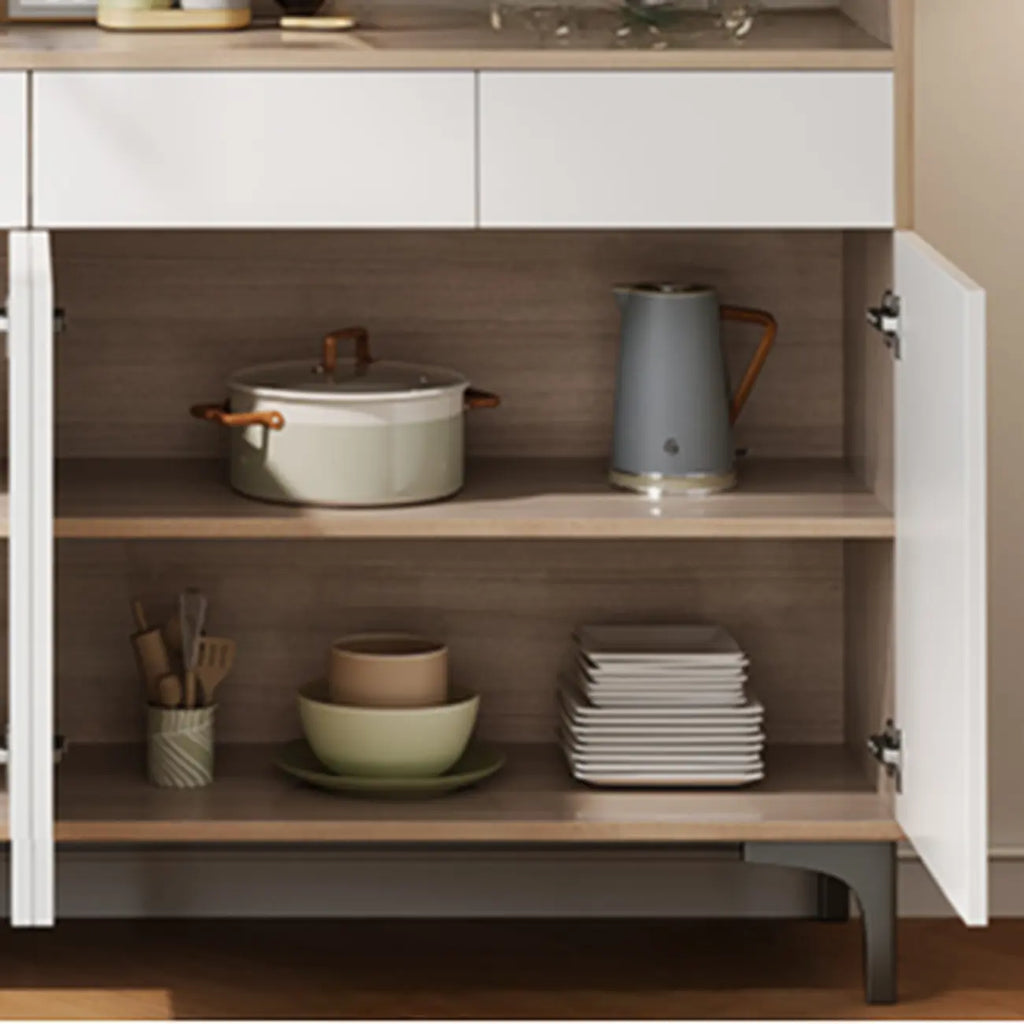 Aparador grande de madera con puertas de cristal y vitrina superior