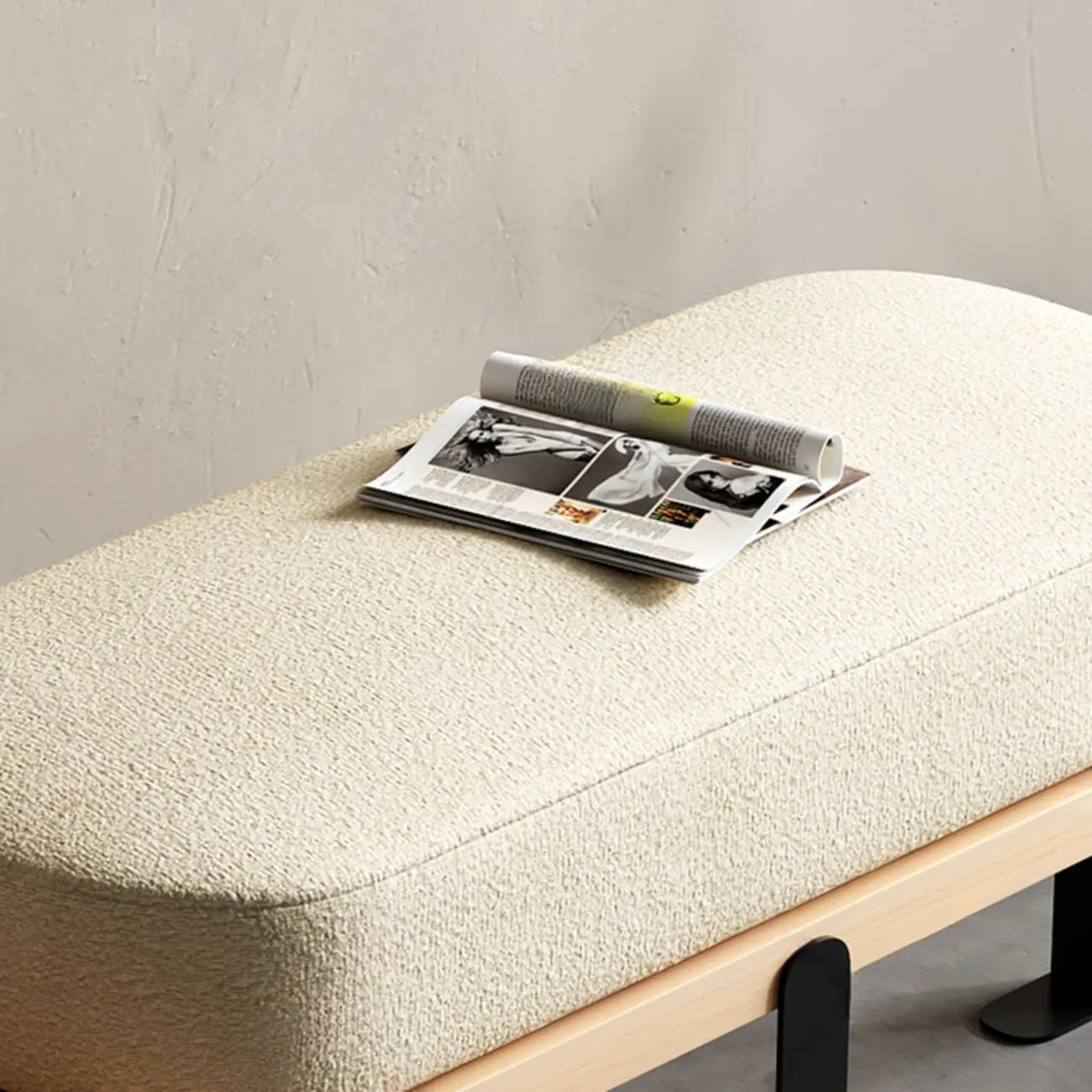 Banco bajo tapizado de madera moderna de color beige