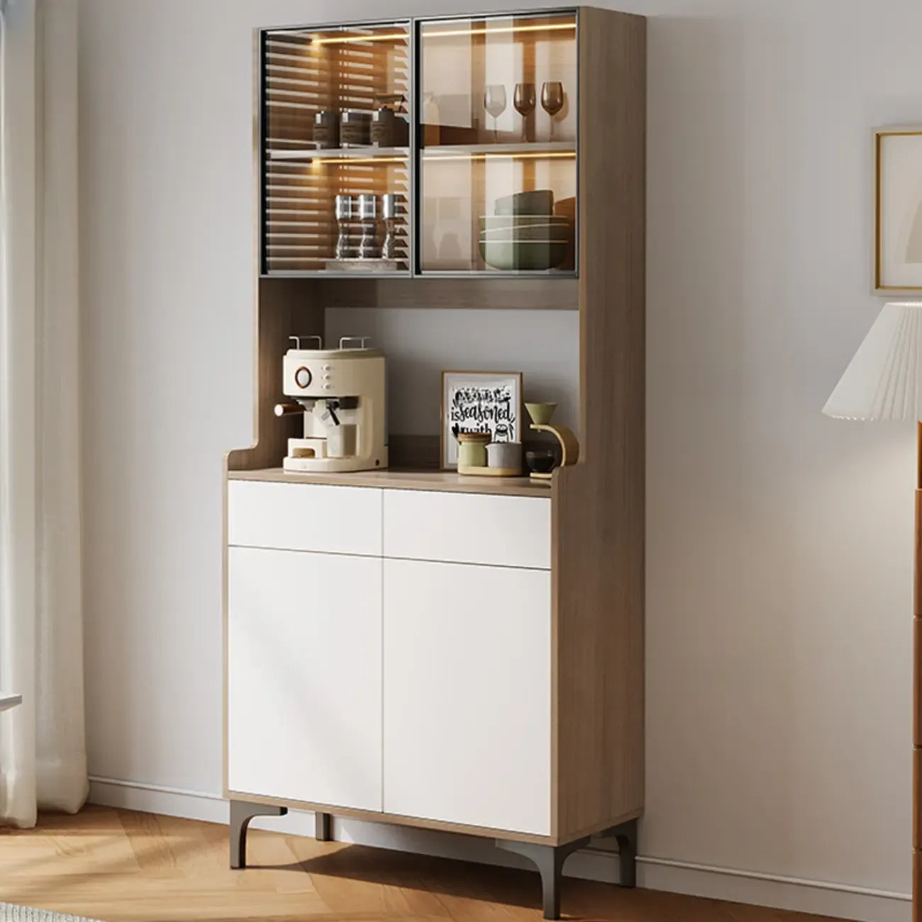 Aparador grande de madera con puertas de cristal y vitrina superior
