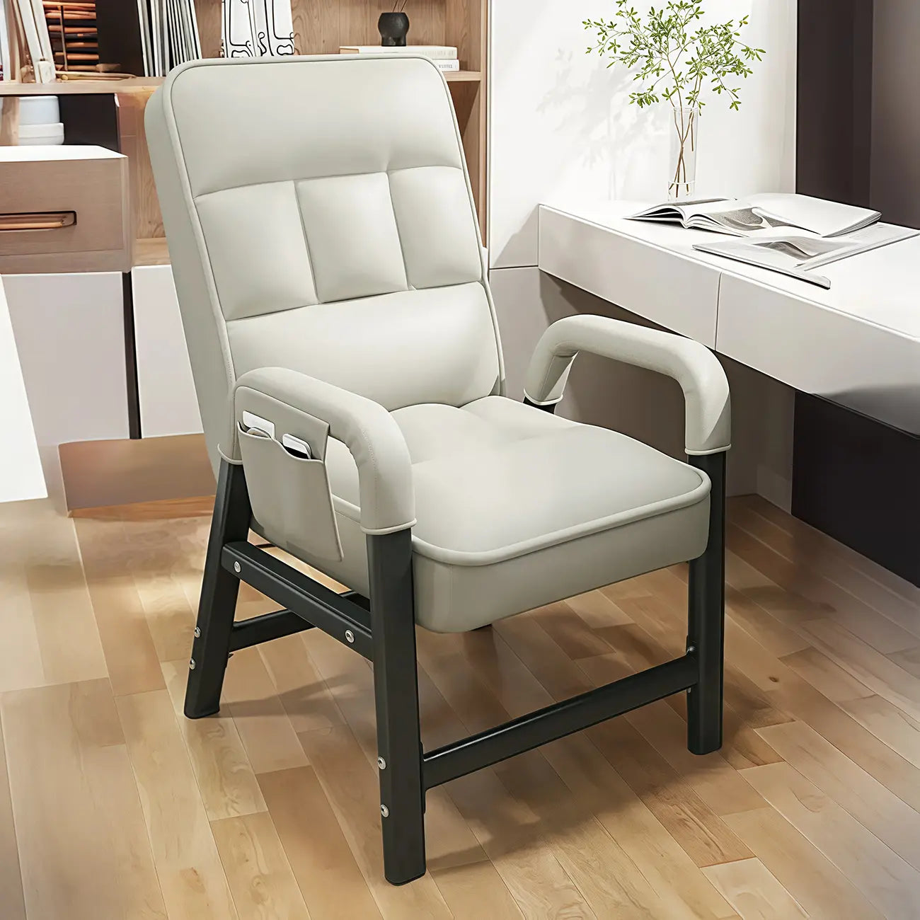 Silla de oficina moderna tapizada en gris con 4 patas