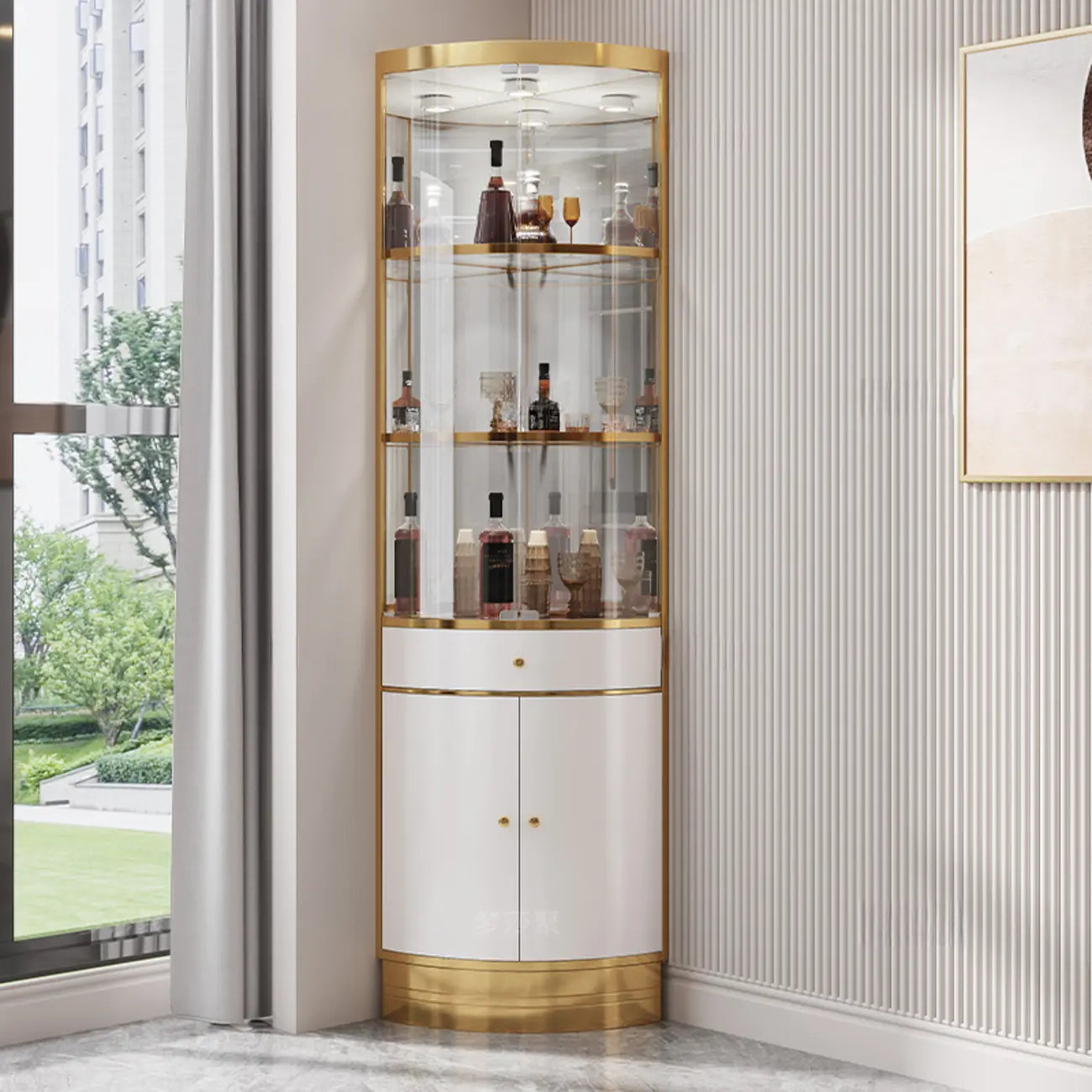 Vitrina esquinera para vinos con estantes de cristal y metal de varios niveles