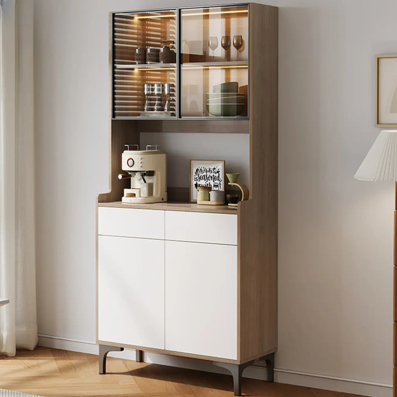 Aparador grande de madera con puertas de cristal y vitrina superior