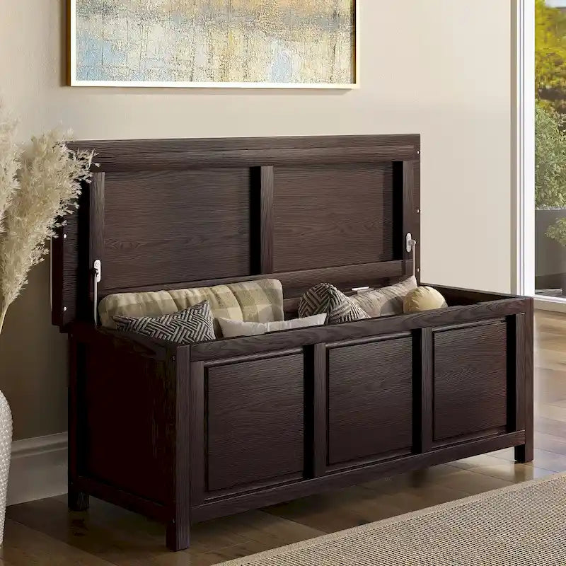Banco de almacenamiento con tapa abierta de madera maciza John Louis Home
