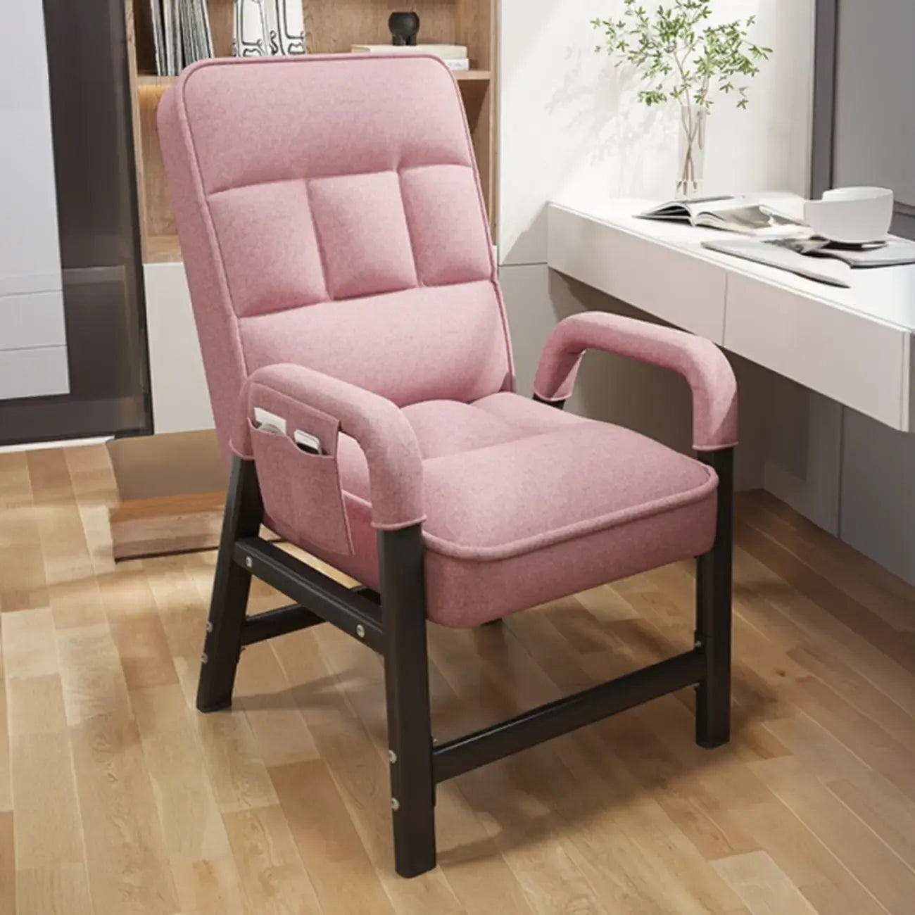 Silla de oficina moderna tapizada en gris con 4 patas