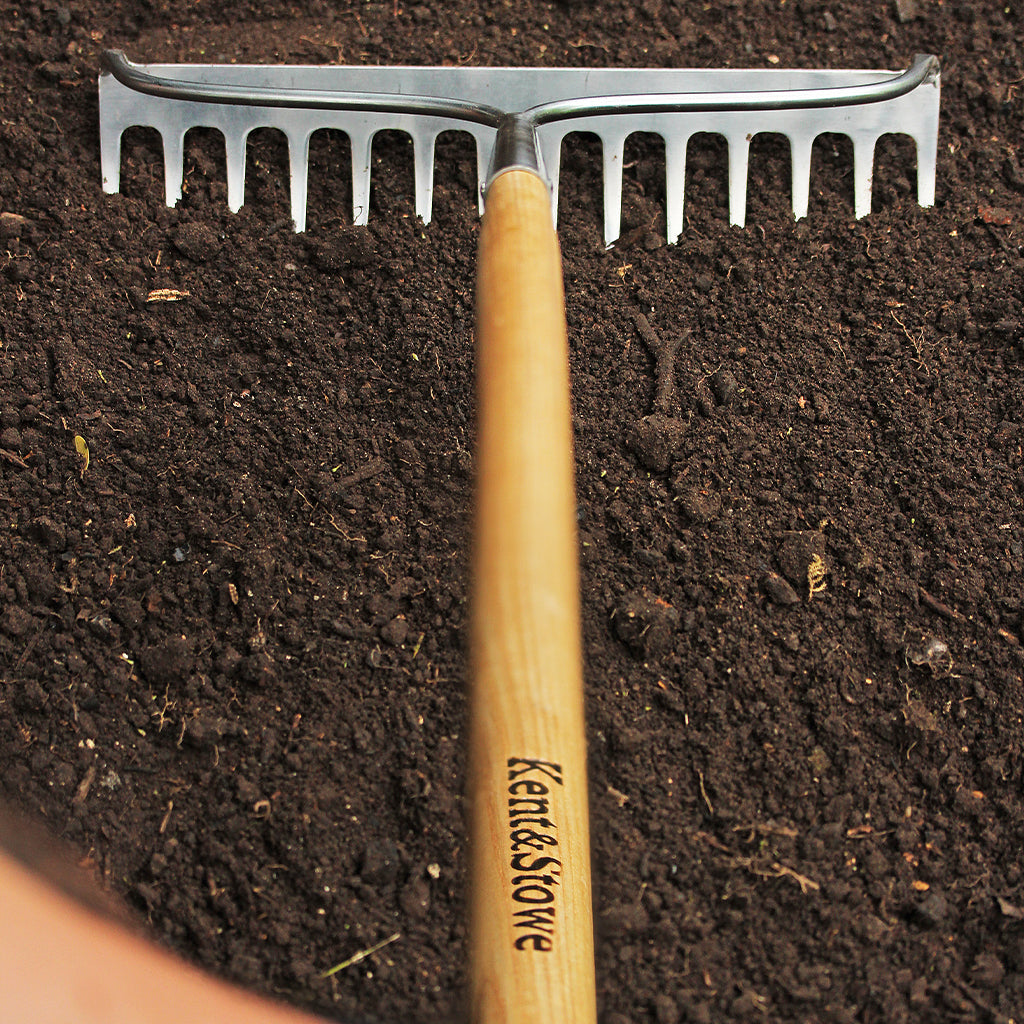 Rastrello per Terreno a Manico Lungo in Acciaio Inossidabile per la Coltivazione del Giardino